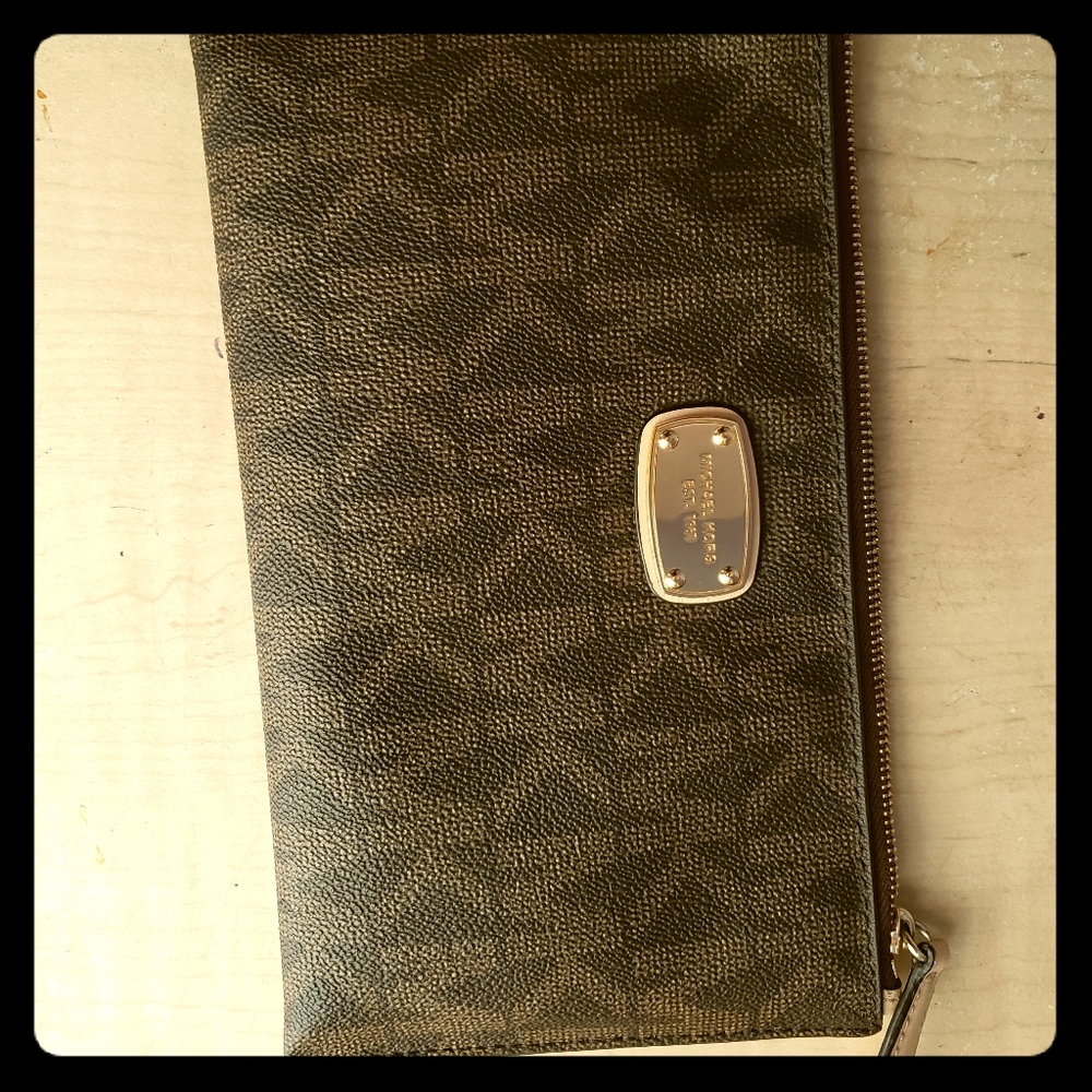 Michael Kors Wristlet wallet